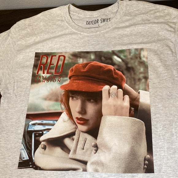 Taylor Swift Taylor’s Version Red Album Cover Heather Gray T-Shirt - Picture 7 of 8